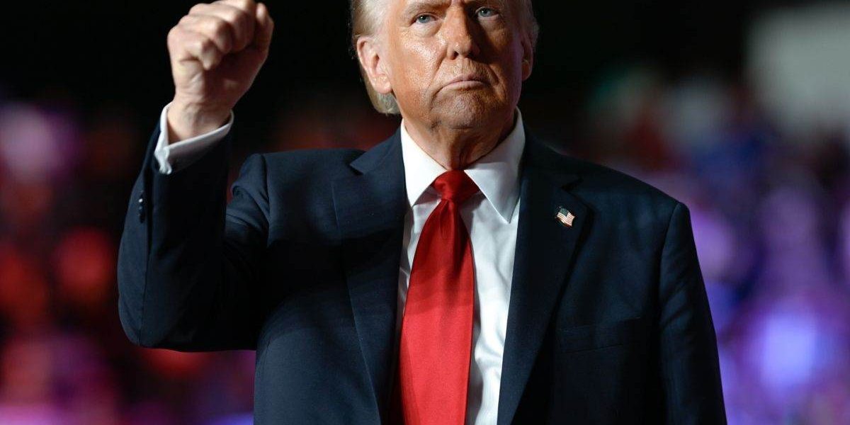 Președintele SUA, Donald Trump, a lansat recent o nouă serie de avertismente dure către Iran, menționând posibilitatea de a lua măsuri militare asupra infrastructurii energetice și de transport în cazul în care Teheranul va continua activitățile considerate destabilizatoare de către administrația americană