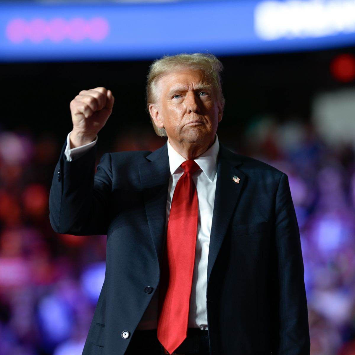 Președintele SUA, Donald Trump, a lansat recent o nouă serie de avertismente dure către Iran, menționând posibilitatea de a lua măsuri militare asupra infrastructurii energetice și de transport în cazul în care Teheranul va continua activitățile considerate destabilizatoare de către administrația americană