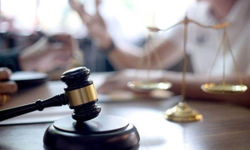 Curtea de Apel București a suspendat executarea deciziei CNA privind retragerea licenței Realitatea Plus Curtea de Apel București a decis, marți, suspendarea executării deciziei Consiliului Național al Audiovizualului (CNA) de retragere a licenței postului de televiziune Realitatea Plus