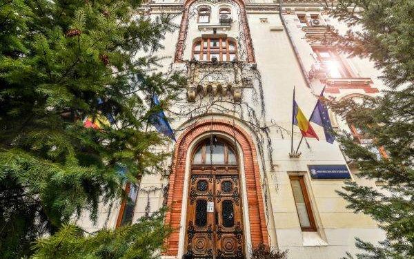 Ministerul Educației, cu mâna adânc în PNRR: Jumătate din fonduri, absorbite