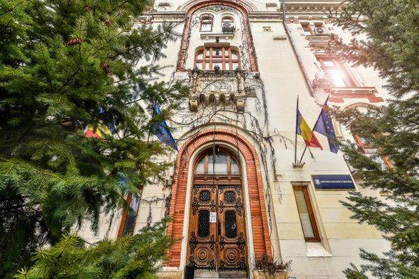 Ministerul Educației, cu mâna adânc în PNRR: Jumătate din fonduri, absorbite