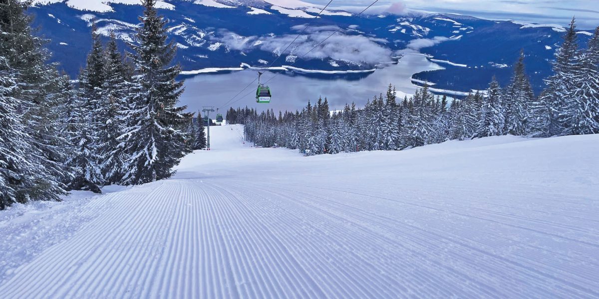 De Paște, zăpadă pe pârtii: Sinaia și Transalpina, deschise!