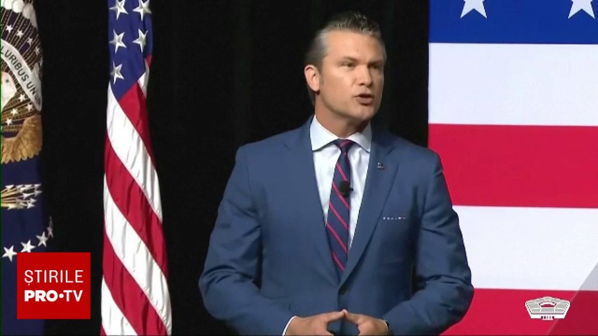 Biblia, invocată la Pentagon: Pete Hegseth acuză presa, reacția Papei Leon