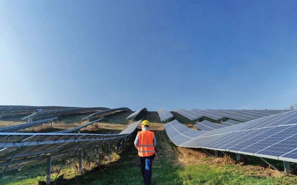 Recordul regenerabilelor, umbrit de criza energetică: Ce se întâmplă în România