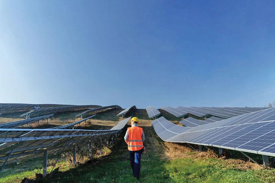 Recordul regenerabilelor, umbrit de criza energetică: Ce se întâmplă în România