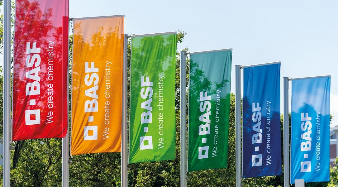 BASF Agricultural Solutions își extinde operațiunile în București prin crearea a peste 50 de noi roluri globale BASF Agricultural Solutions a anunțat recent planuri de extindere semnificativă în București, unde va înființa mai mult de 50 de poziții noi, în principal în domeniile finanțelor, auditului intern, resurselor umane, achizițiilor și funcțiunilor de guvernanță