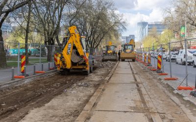 Lucrările de modernizare a liniilor de tramvai avansează în București Bucureștenii se confruntă cu restricții de trafic din cauza lucrărilor de modernizare a liniilor de tramvai, care se desfășoară pe mai multe tronsoane din Capitală