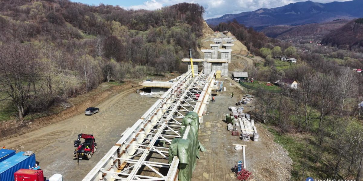 Lucrări-gigant pe autostrada București-Vest: Peste 1000 de muncitori pe șantier