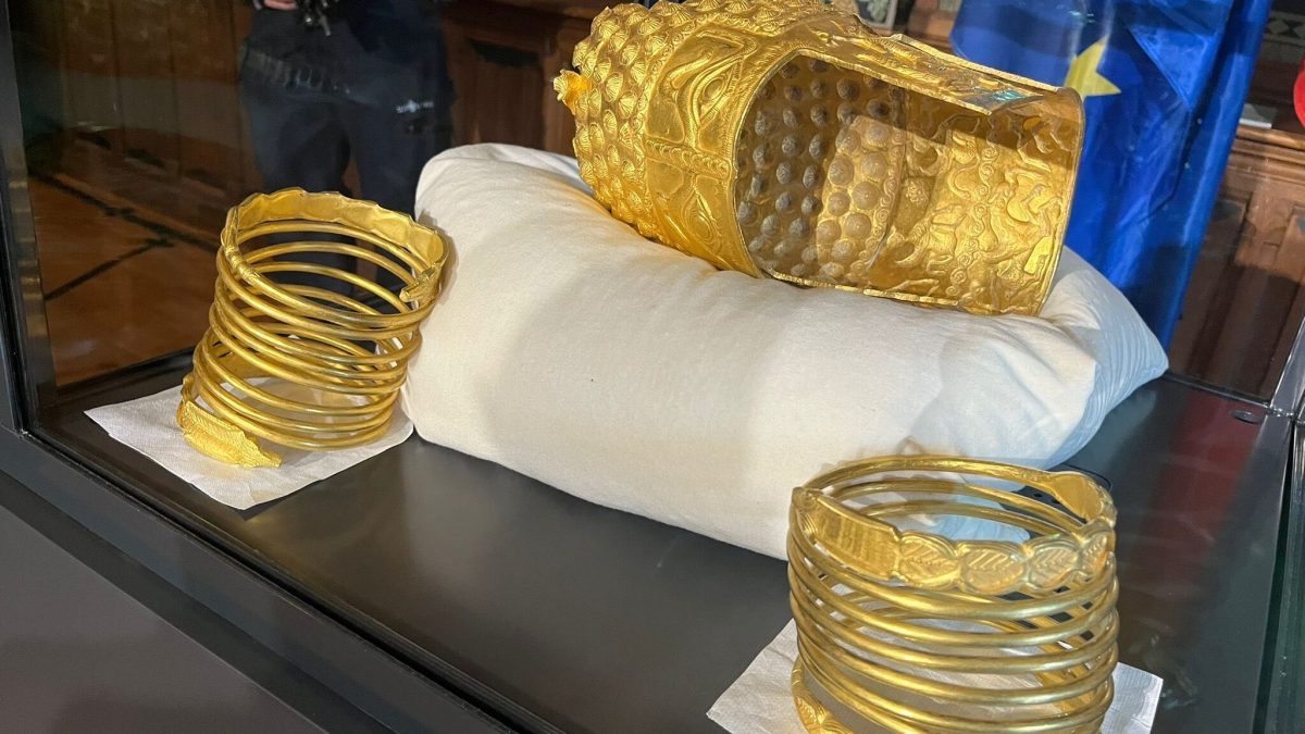 Coiful de la Coțofenești, comoara de istorie, revine la București