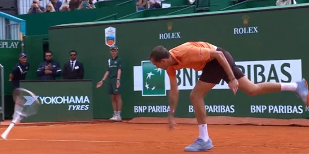 Furia lui Medvedev la Monte Carlo: Șapte rachete sparte și un „bagel” Daniil Medvedev, cap de serie numărul 7, a pierdut controlul la Mastersul de la Monte Carlo, distrugând de șapte ori racheta în timpul unui meci cu Matteo Berrettini