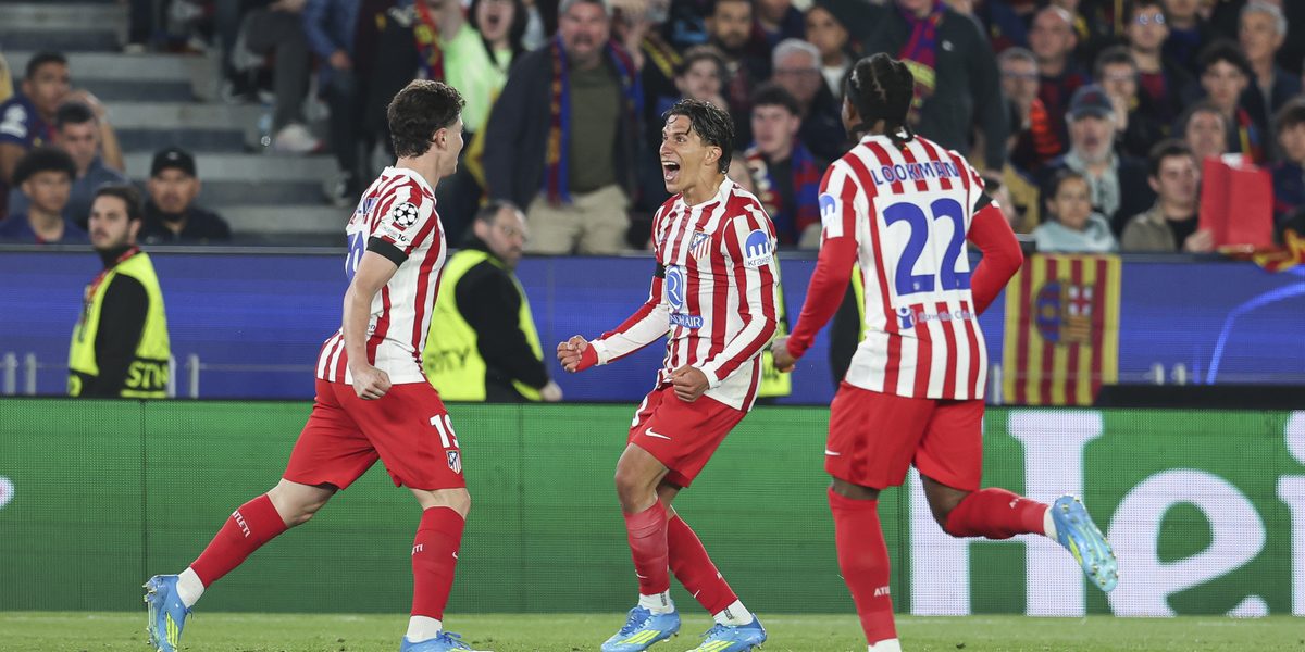 Barcelona, învinsă de Atletico Madrid în Champions League Atletico Madrid a învins Barcelona cu 2-0 într-un meci din sferturile de finală ale Champions League, punând astfel presiune pe echipa catalană