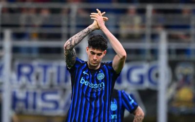 Bastoni trece peste polemici și demonstrază solidaritate în ciuda momentelor dificile Defensorul lui INTER, Alessandro Bastoni, și-a revenit după o perioadă complicată, manifestând maturitate și reziliență în fața criticilor și a vocii de piață