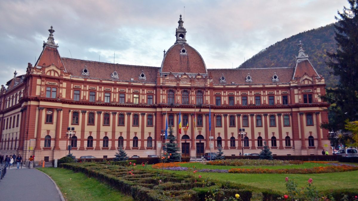 Brașov: Palatul Administrativ, clădire cu risc seismic, reabilitat cu bani de la Minister