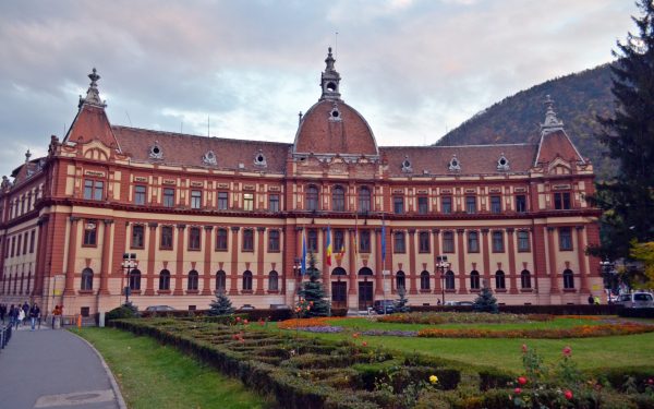 Brașov: Palatul Administrativ, clădire cu risc seismic, reabilitat cu bani de la Minister