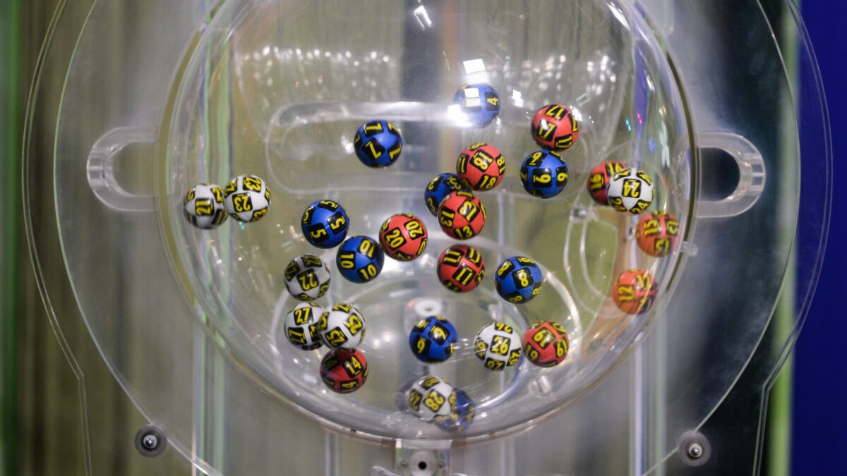 Cine a câștigat recordul Loteriei Române și a ridicat premiul uriaș?