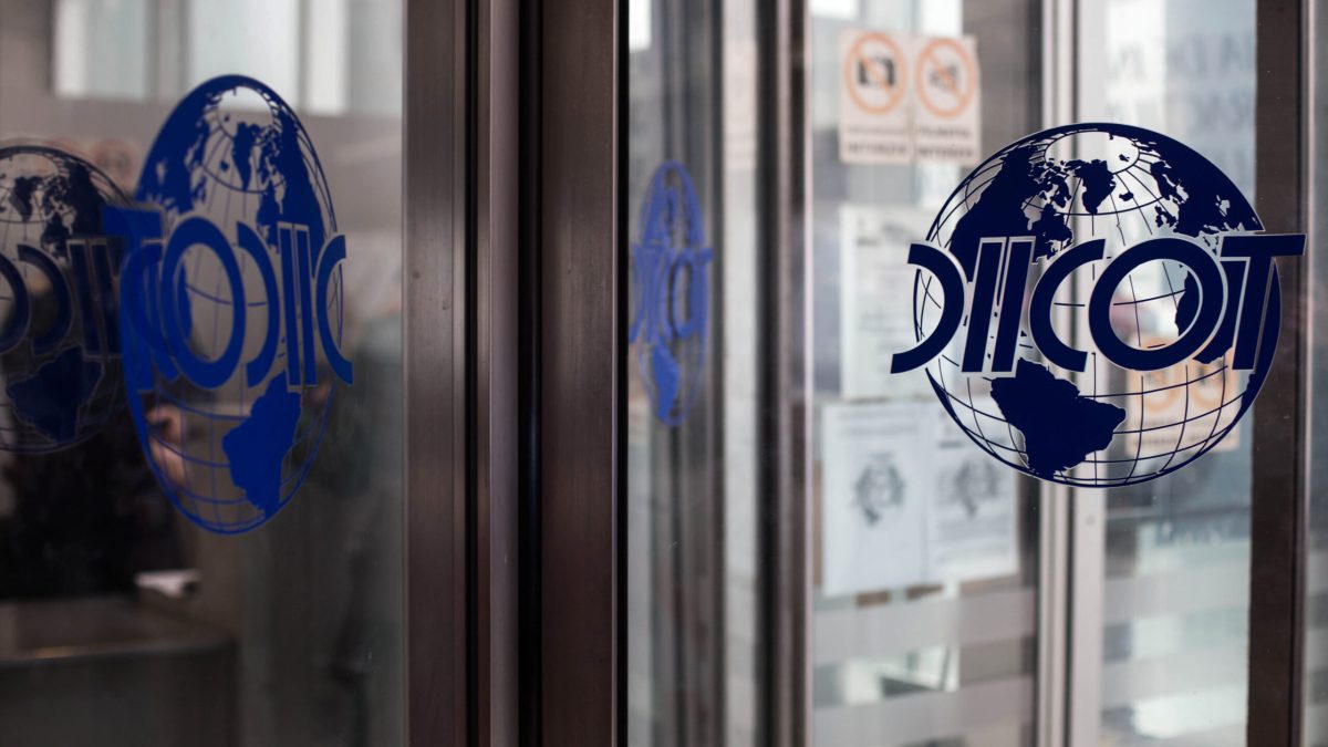 Droguri pentru elevi: DIICOT, percheziții în trei județe!