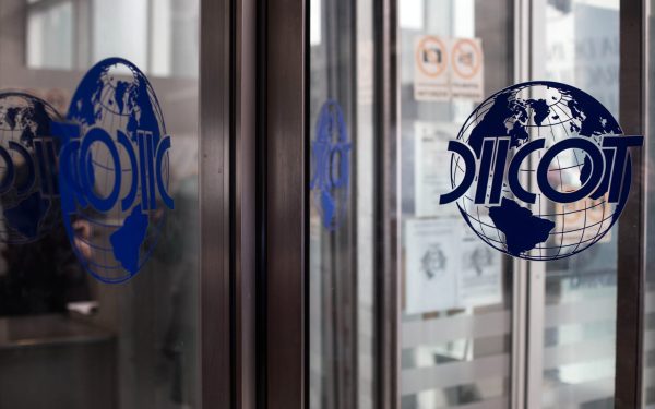 Droguri pentru elevi: DIICOT, percheziții în trei județe!