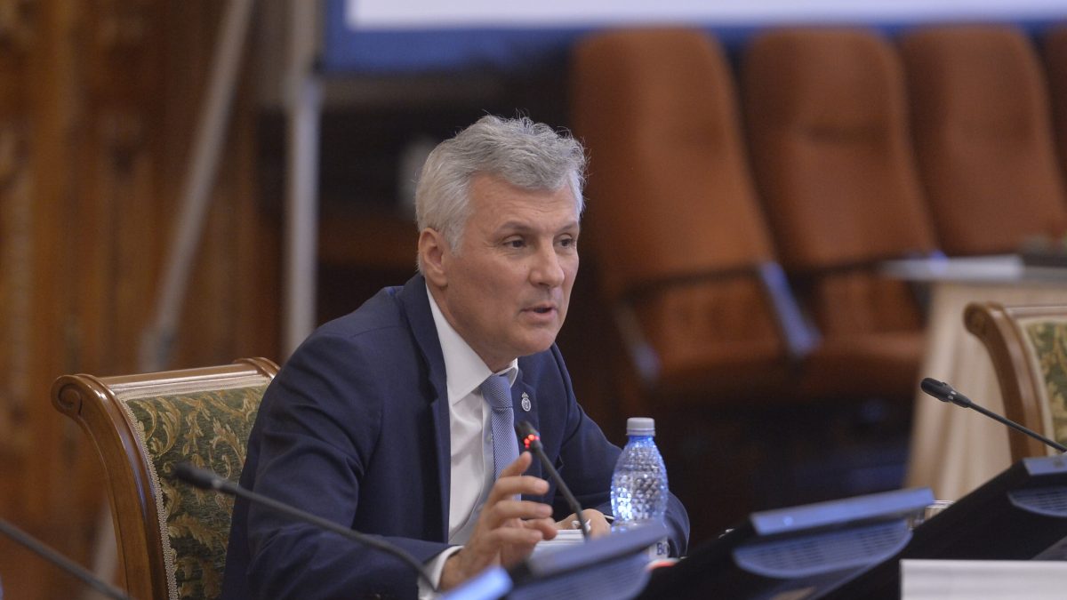 Zamfir, atac frontal la Bolojan: „Vindem ce mai avem prin casă!”