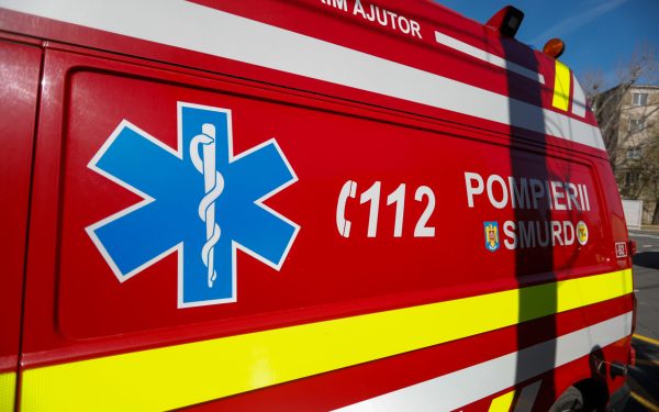 Bărbat, rănit grav după ce deltaplanul s-a agățat de un copac în Alba