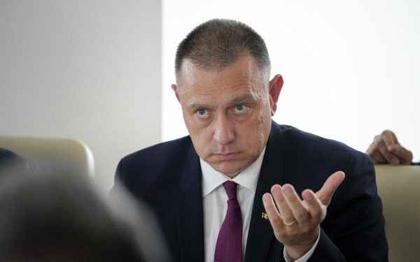 Fifor, scuzele pentru Bolojan: „Regretăm că v-am încurcat”