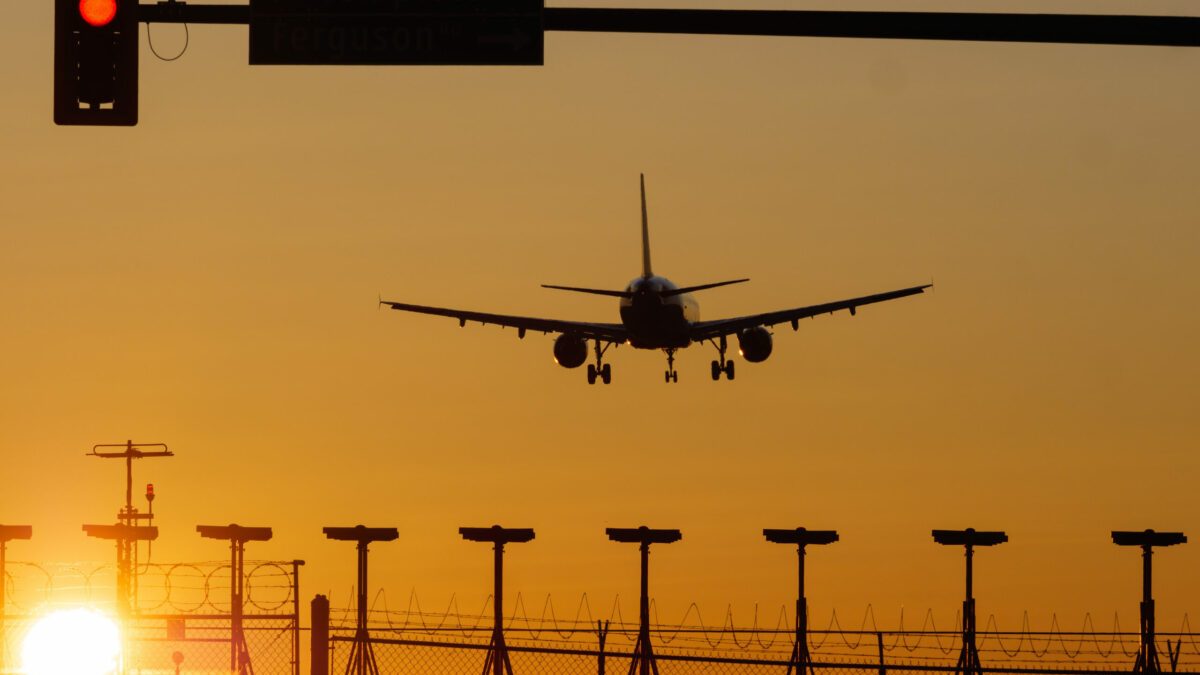 Check-in schimbat la zborurile spre România: Când se închid ghișeele