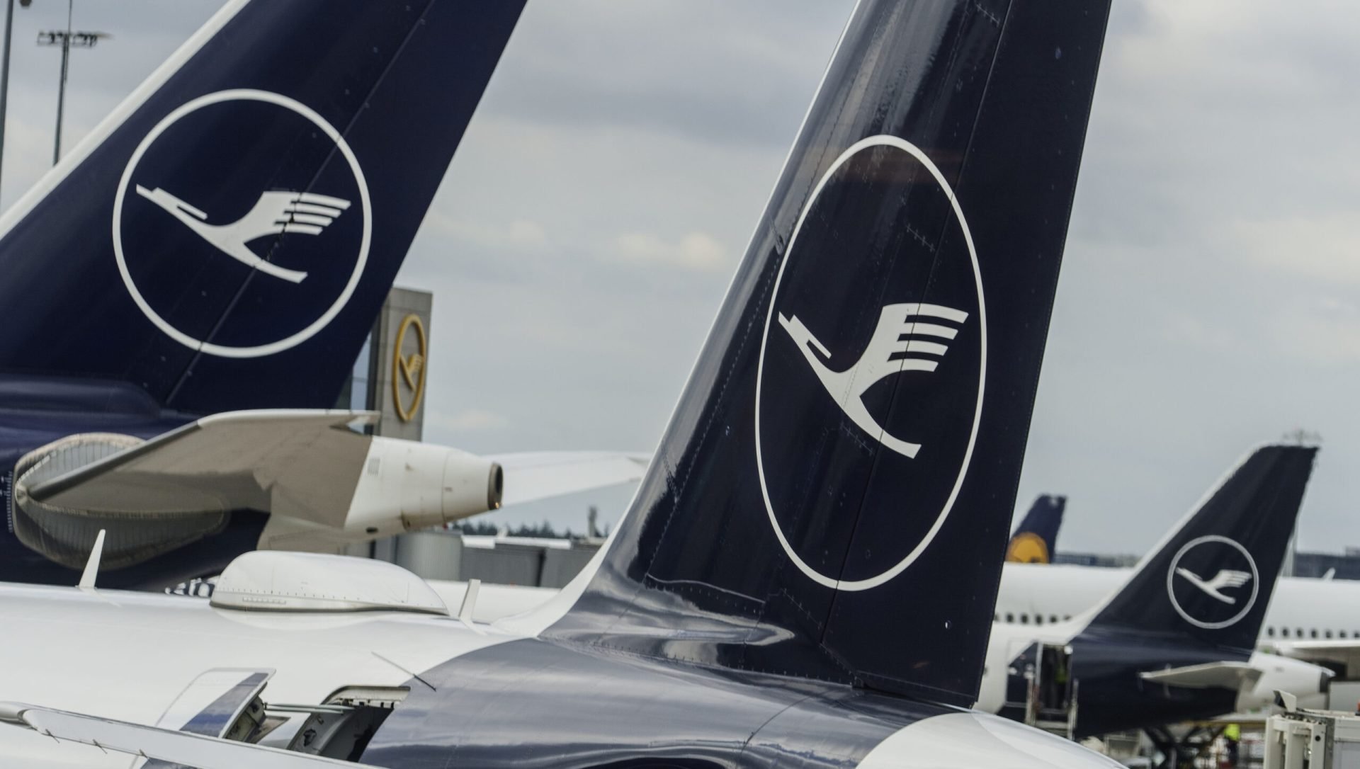 Traficul aerian dintre România și Germania este serios perturbat vineri din cauza unei greve declanșate în cadrul companiei Lufthansa