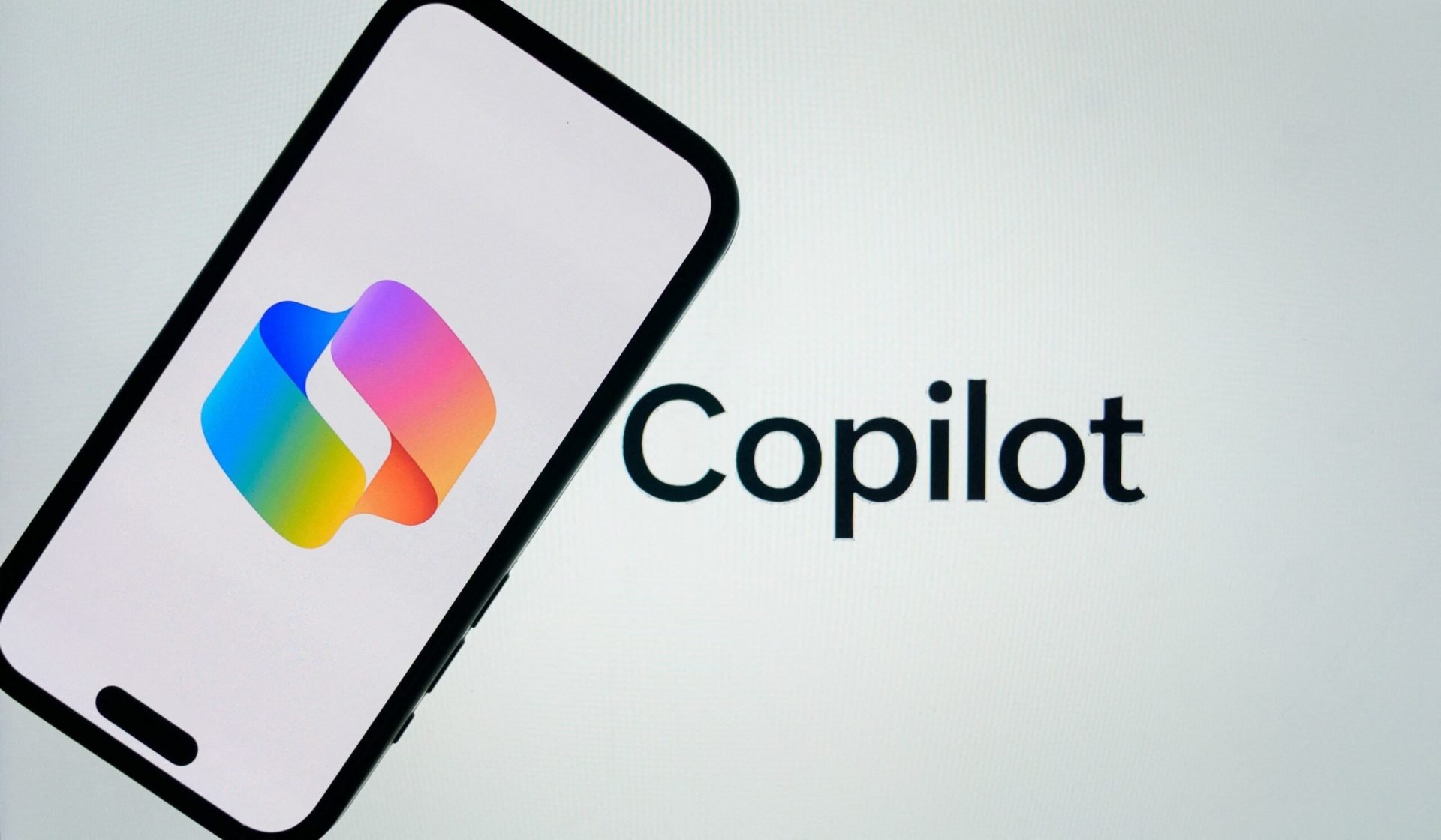 Microsoft restricționează Copilot la divertisment, conform termenilor de folosințã