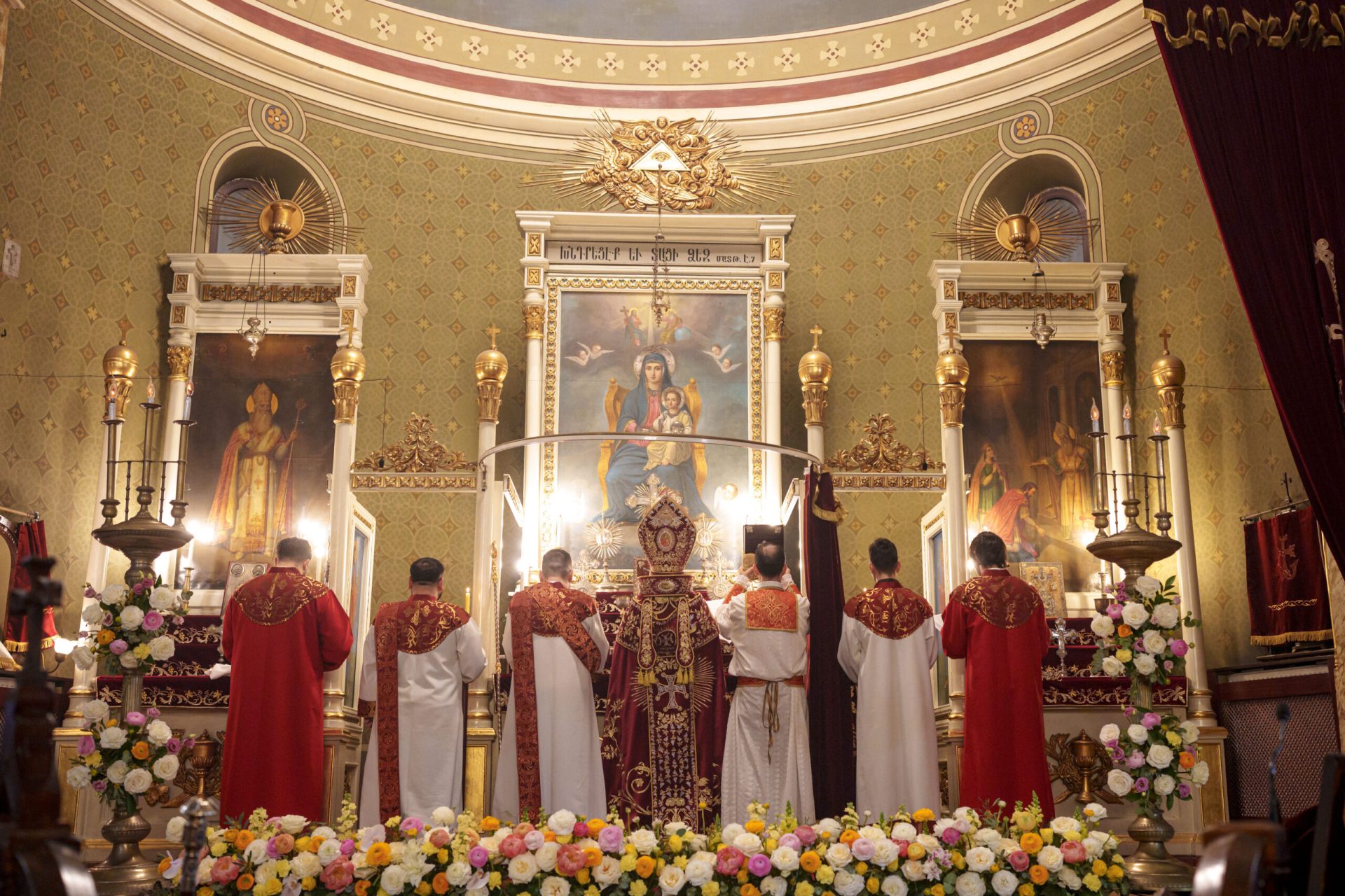 Mediafax urează Paște fericit: Hristos a Înviat