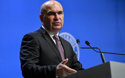 Prim-miniștrii Marcel Vela și Nicușor Dan au transmis mesaje cu ocazia sărbătorilor de Paște, aducând urări de bine credincioșilor din România Marcel Vela, prim-ministrul României, a adresat un mesaj de Paște tuturor credincioșilor catolici și protestanți din țară, urându-le un Paște fericit, plin de liniște și sănătate alături de cei dragi