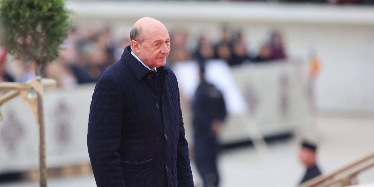 Traian Băsescu avertizează: plafonarea prețurilor este o mare greșeală, carburantul trebuie raționalizat pentru a evita criza