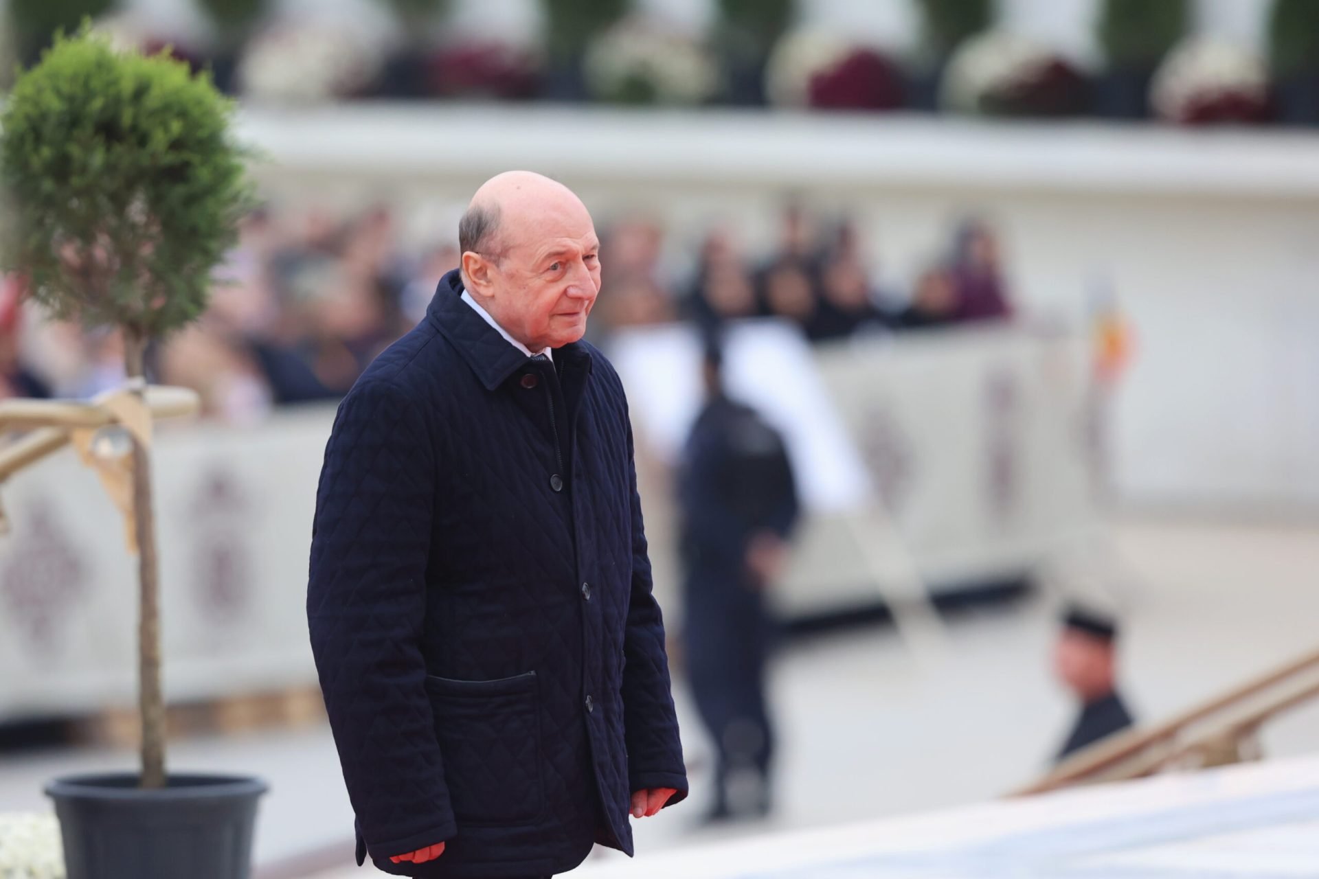 Traian Băsescu avertizează: plafonarea prețurilor este o mare greșeală, carburantul trebuie raționalizat pentru a evita criza