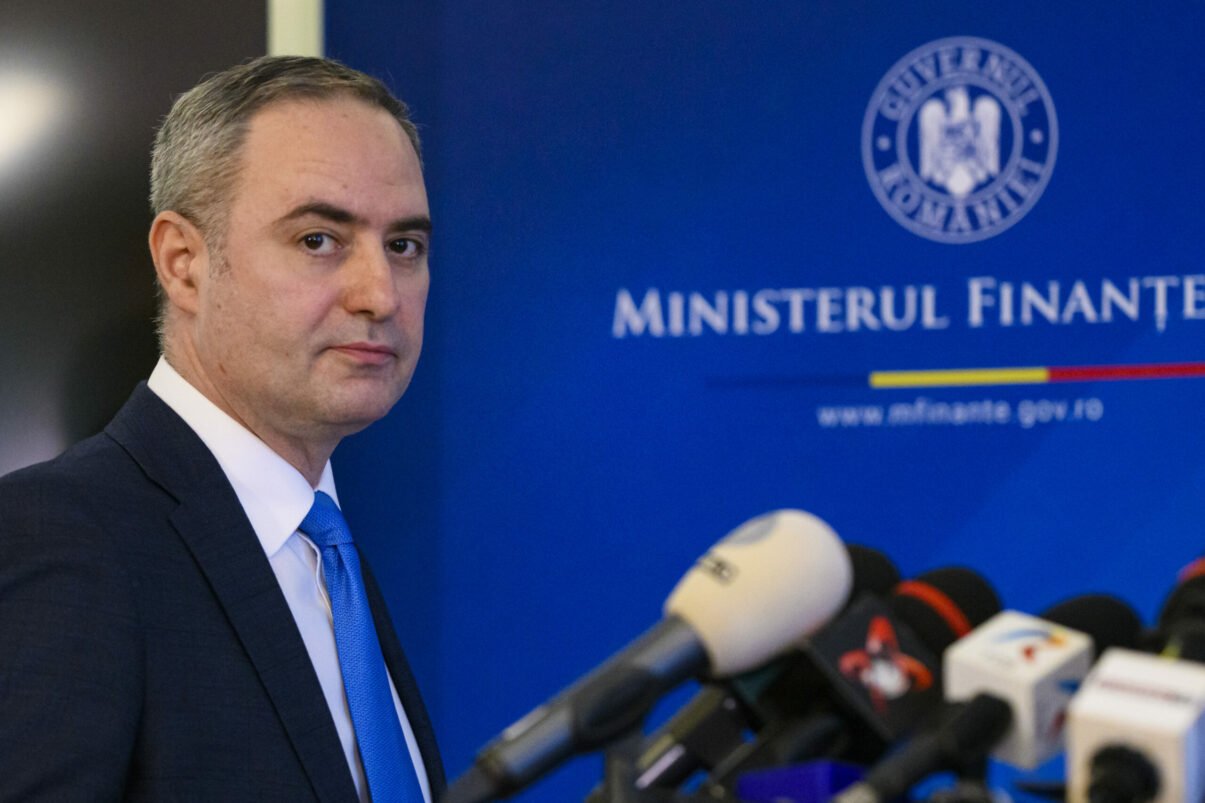 Finanțe: ANAF scapă de „pile” și hârtii. Digitalizare totală, anunță ministrul