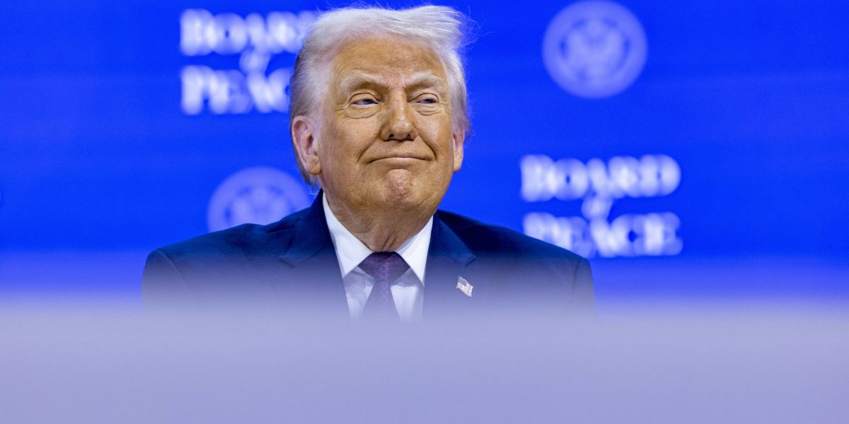 Primăria Sectorului 4 anunță amenajarea unui nou parc cu numele lui Donald Trump Primăria Sectorului 4 a făcut recent anunțul despre amenajarea unui nou parc în apropierea Parcului Tudor Arghezi, care va purta numele președintelui Statelor Unite, Donald Trump