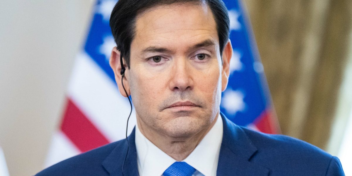 Oficial american laudă România pentru reacția „rapidă și decisivă” Un înalt oficial american a felicitat România pentru modul în care a gestionat o situație recentă, apreciind răspunsul „prompt și hotărât” al țării noastre