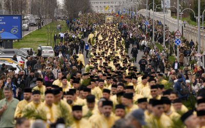 Mii de credincioși din București au participat sâmbătă la Pelerinajul de Florii, organizat de Patriarhia Română și Arhiepiscopia Bucureștilor, în apropierea sărbătorii Intrării lui Iisus Hristos în Ierusalim