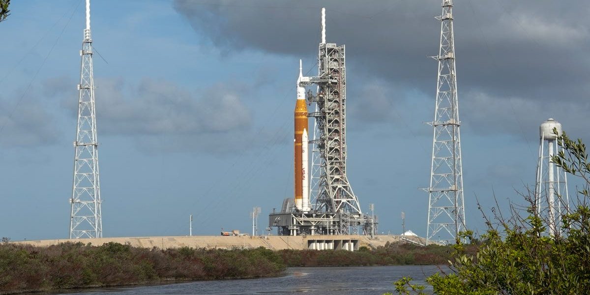 Lansarea misiunii Artemis II, eveniment de referință în programul de explorare spațială al NASA, a avut loc astăzi, în încercarea de a relua traseul spre Lună după mai bine de jumătate de secol