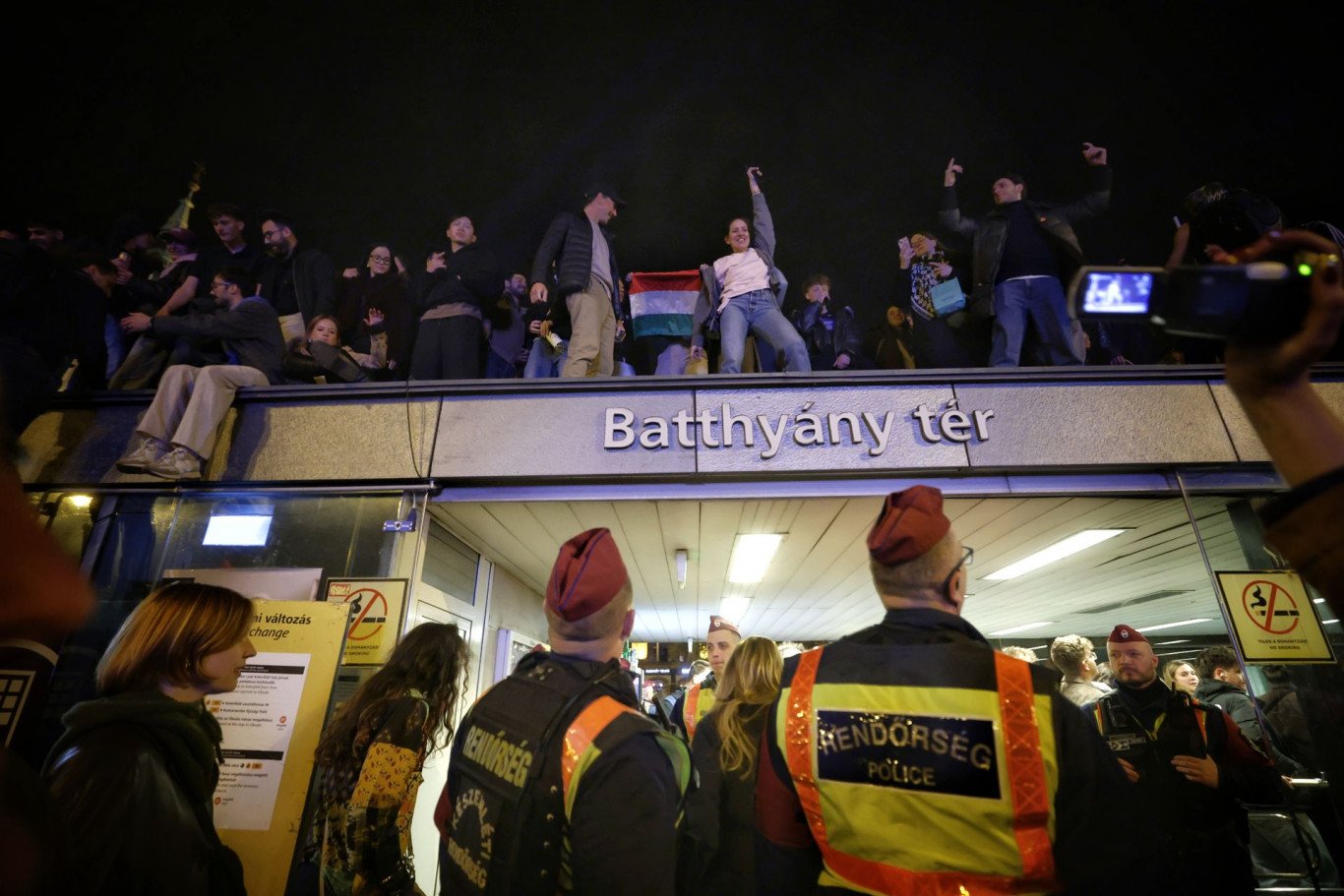 Budapesta, în sărbătoare după eșecul lui Orban: Presa, „masacru electoral”