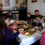 Cum scapi de durerile de stomac de Paște: Trucuri rapide anti-mahmureală