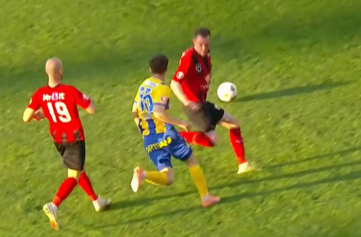 Rareș Pop, împrumutat de la Rapid, a marcat un gol spectaculos pentru Petrolul Ploiești Rareș Pop, tânărul mijlocaș împrumutat de la Rapid la Petrolul Ploiești, a reușit un gol de senzație în victoria echipei sale, scor 2-0, împotriva celor de la Csikszereda