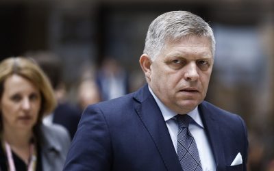 Premierul Slovac Robert Fico a solicitat sâmbătă Uniunii Europene să renunțe la sancțiunile aplicate asupra importurilor de petrol și gaze din Rusia, argumentând că acest pas ar putea contribui la stabilizarea fluxurilor energetice în regiune