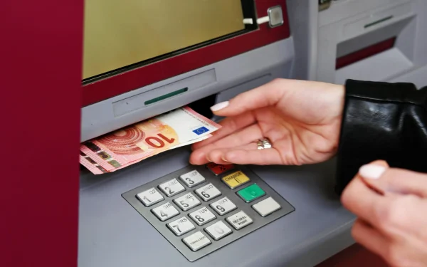 Atenție la bancomate: UE impune verificări drastice pentru retrageri