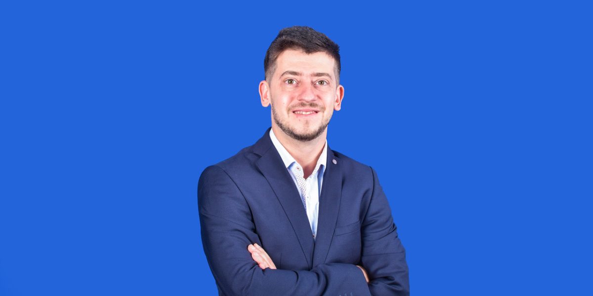 Inteligența artificială preia din ce în ce mai multe sarcini repetitive din companii, schimbând modul în care angajații își desfășoară activitatea