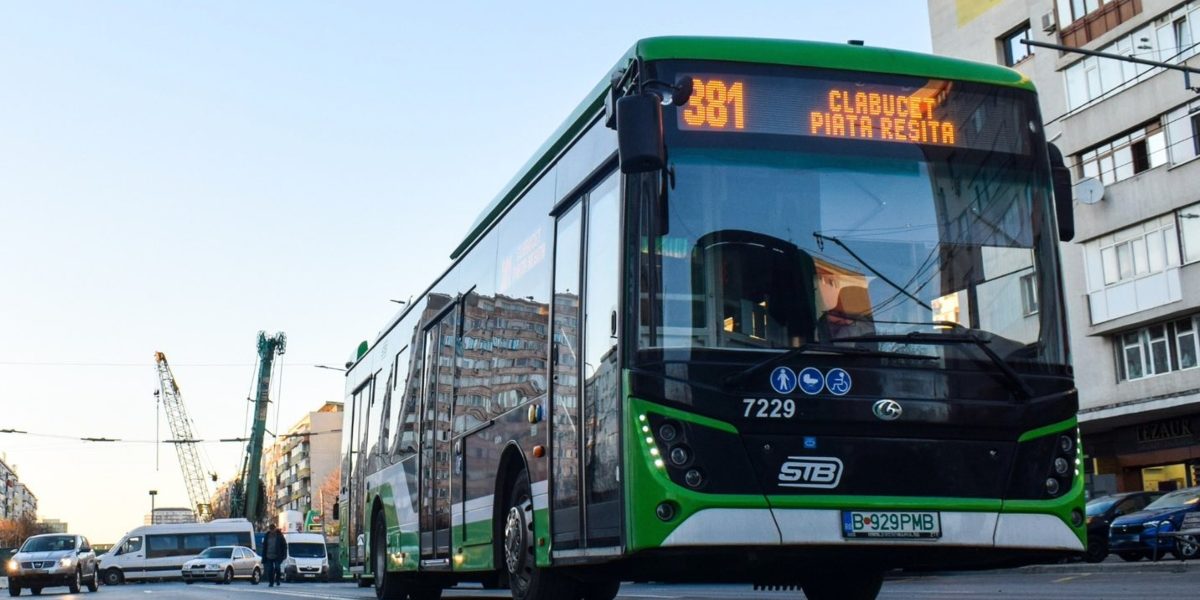 Locuitorii Sectorului 4 din București au inițiat o petiție pentru a solicita autorităților modificări în sistemul de transport public, în special pentru a rezolva problema aglomerației de dimineață pe traseul Piața Reșița – Piața Unirii