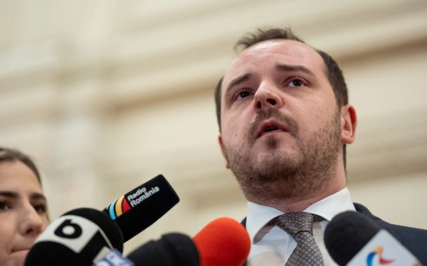 Negocieri CRITICE în SUA: Guvernul vrea tratamente Pfizer în schimbul datoriei