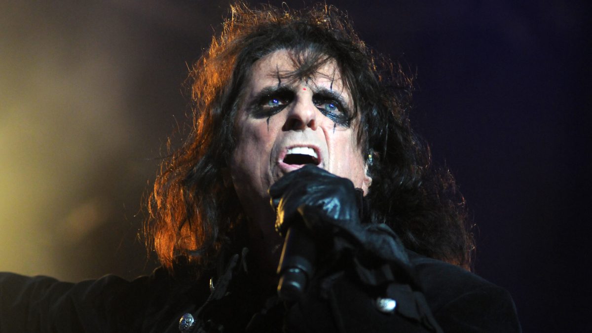 Alice Cooper, rock starul care a salvat semnul Hollywood-ului