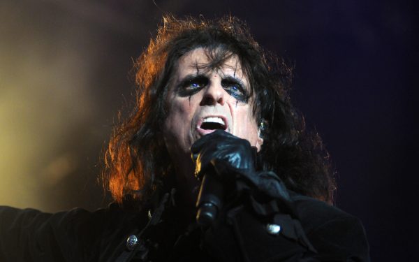 Alice Cooper, rock starul care a salvat semnul Hollywood-ului