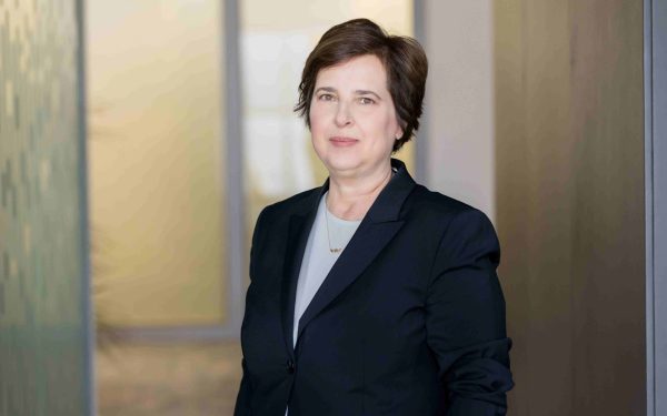 EY lansează AI autonomă: Auditul revoluționat în era inteligenței artificiale