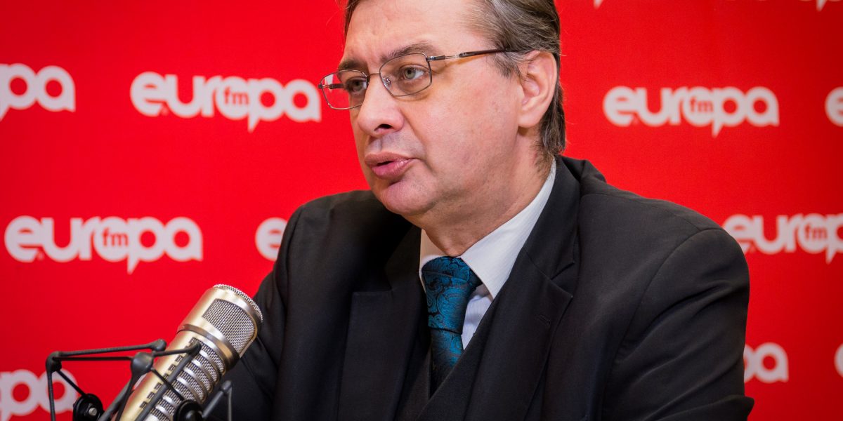 Armistițiul temporar dintre Statele Unite și Iran, un pas spre calmarea piețelor, consideră analistul Iulian Chifu Un armistițiu temporar între Statele Unite și Iran este considerat un pas important pentru calmarea piețelor financiare, conform analizei lui Iulian Chifu, expert în probleme de politică externă și securitate