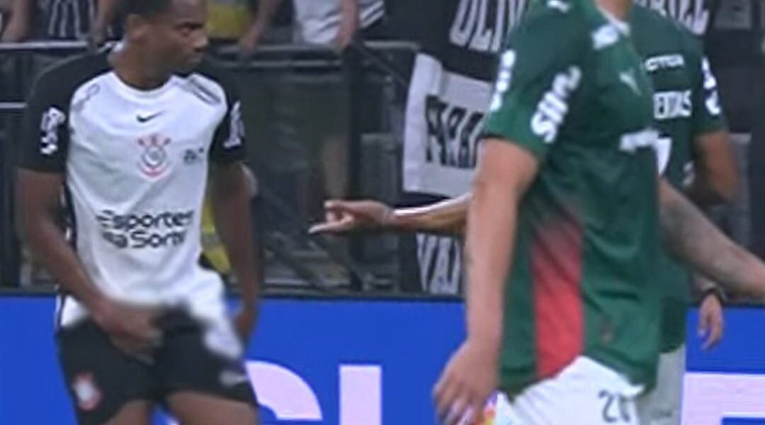 VAR, scandal total: Eliminat pentru gest obscen în timpul meciului