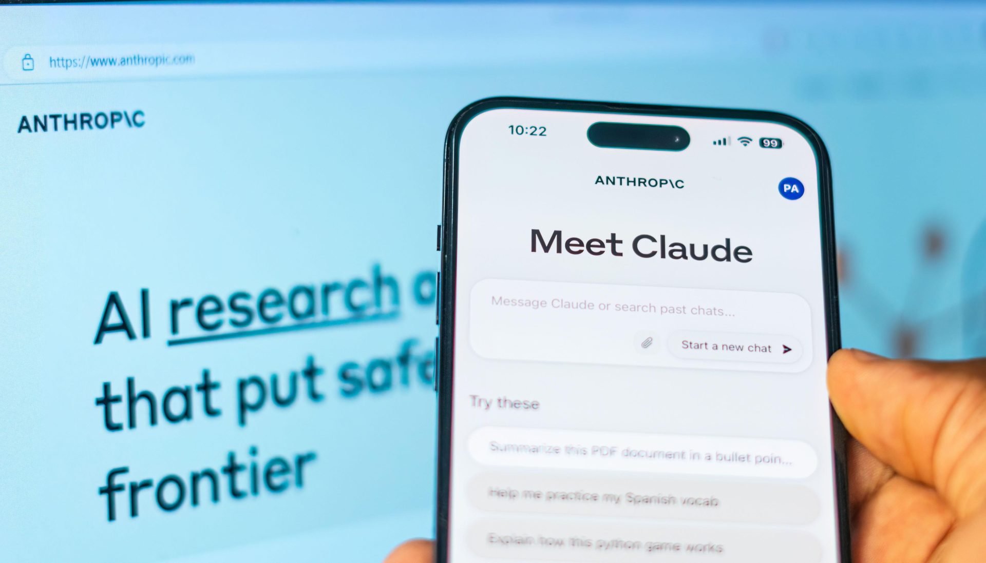 Anthropic, compania de inteligență artificială renumită pentru chatbotul Claude, a dezvăluit un model AI avansat care a detectat mii de vulnerabilități de securitate cibernetică